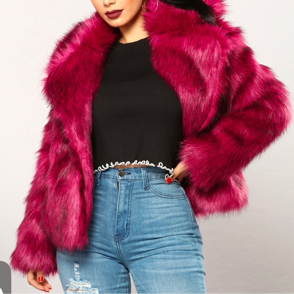 Step into luxury and warmth with our Purple/Pink Faux Oversized Coat 💜💖.